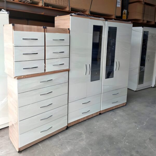 4 Door Wardrobe - Image 8