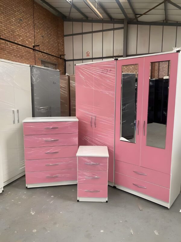 4 Door Wardrobe - Image 2
